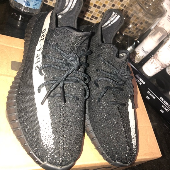 Yeezy Boost 350 V2 'Oreo' - Picture 6 of 8